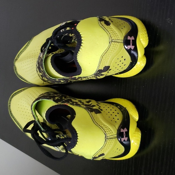 Under armour Micro G Toxic 6 Poison frog. sz 9.5 Pre-owned. Yellow & black - Picture 2 of 10